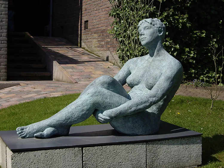 Wegdromen, brons 115 cm, door Maïté Duval