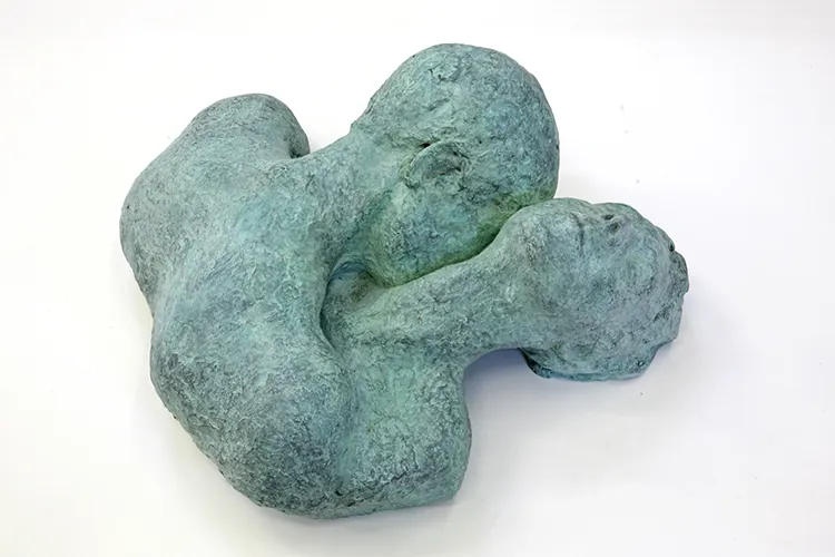 Aime moi, brons 60 x 55 x 30 cm, door Maïté Duval