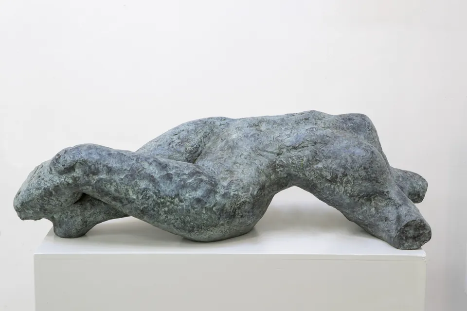 Arcade, brons 100 cm, door Maïté Duval